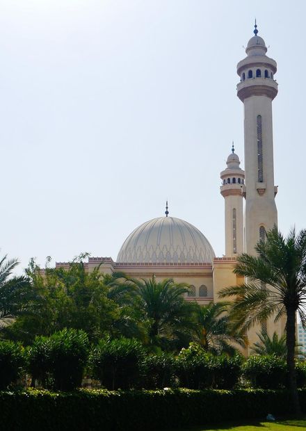 File:Manama al-Fateh Grand Mosque ...