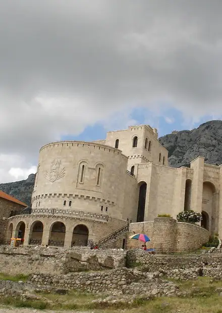 File:Kruja Castle.JPG - Wikimedia Commons