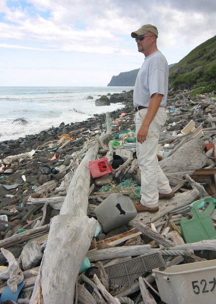 File:Niihau-Trash-Beach.jpg - Wikimedia ...