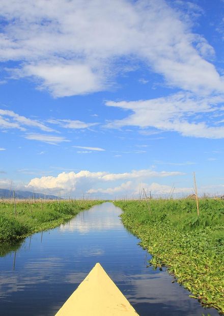 File:Inle Lake, Shan State 14.jpg ...