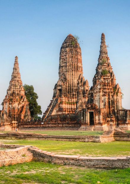 File:Sunset at Wat Chaiwatthanaram ...