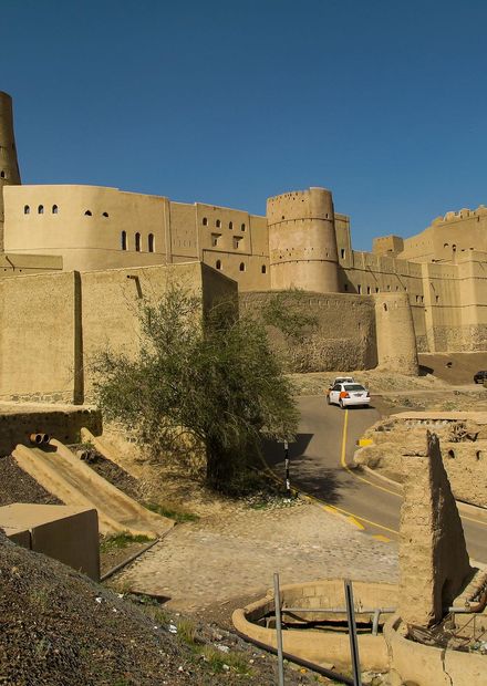 File:Bahla Fort.jpg - Wikipedia