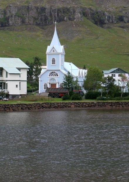 File:Seyðisfjörður, Iceland.jpg - Wikipedia