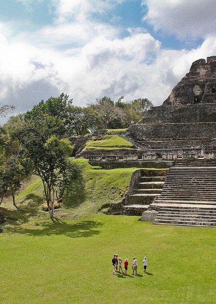 File:El Castillo, Xunantunich, Cayo ...