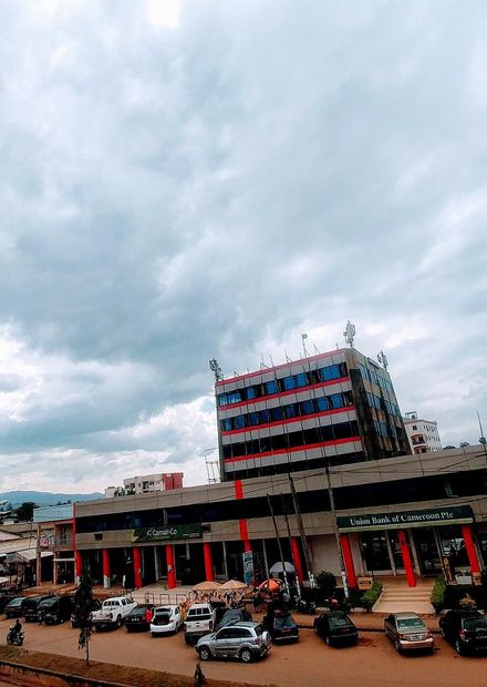 File:Commercial Avenue, Bamenda ...