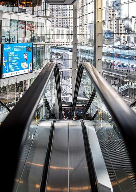 File:Escalator In Terminal 21 Bangkok ...