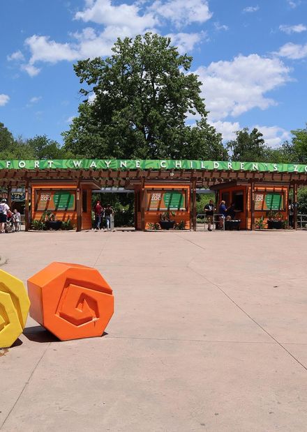 File:FW childrens zoo entrance.jpg ...