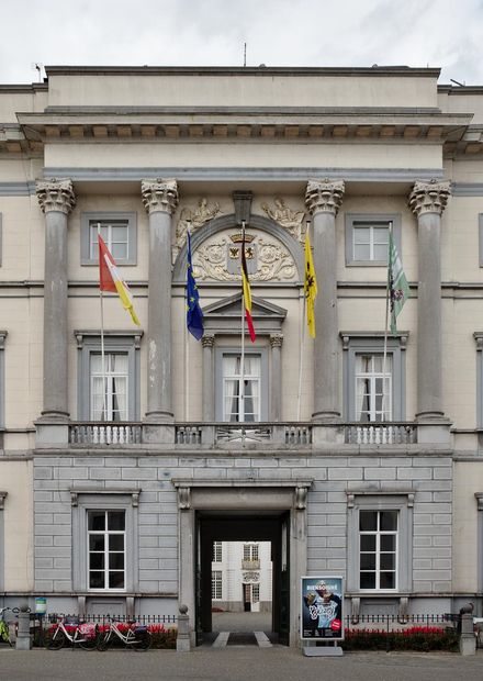 File:Town hall of Aalst (DSCF0411).jpg ...