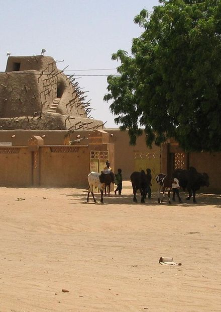 Fayil:Tombeau dAskia in Gao by David ...