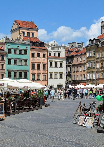 File:Warsaw Old Town Market Square 10 ...