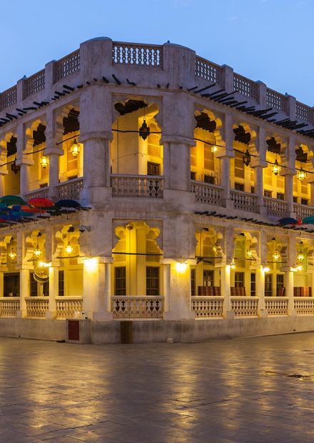 File:Souq Waqif, Doha, Catar, 2013-08 ...