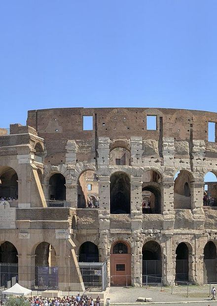 Rome Colosseum exterior panorama.jpg ...