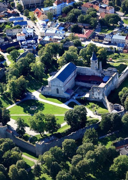 File:Haapsalu linnus 2015.jpg ...