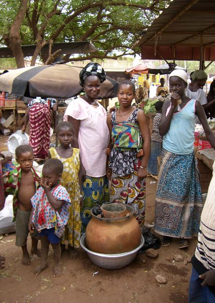 Female vegetable sellers ...