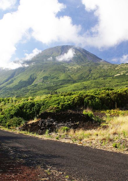 File:Montanha do Pico, aspectos 2 ilha ...