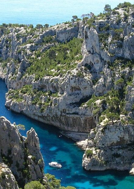 File:Calanque dEn-vau.jpg - Wikimedia ...