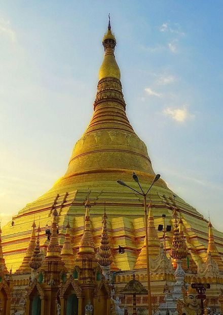 File:Shwedagon Pagoda 2017.jpg - Wikipedia