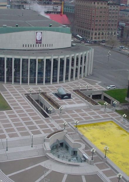 File:Place des Arts de Montréal.jpg ...