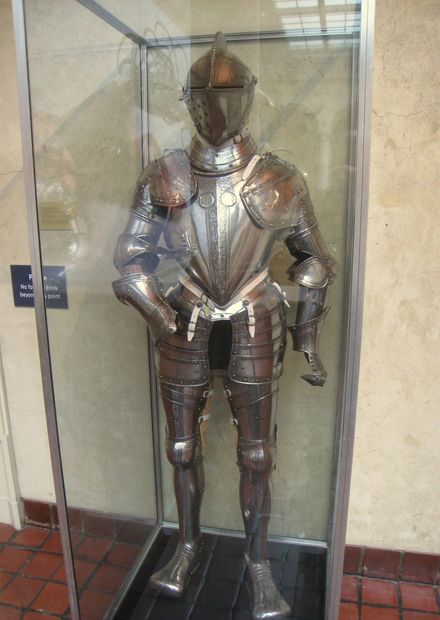 Higgins Armory Museum - Wikipedia