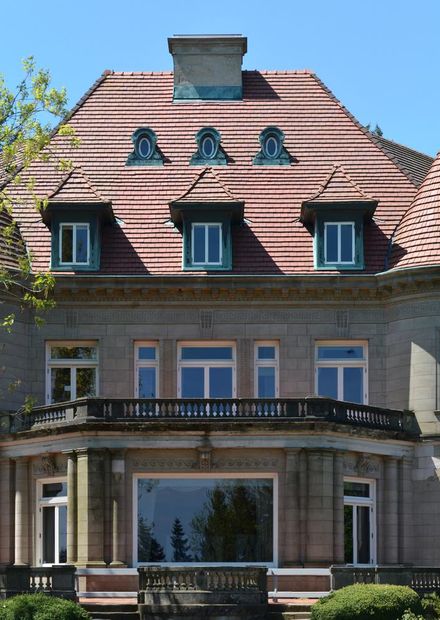 File:Rear of Pittock Mansion.jpeg ...