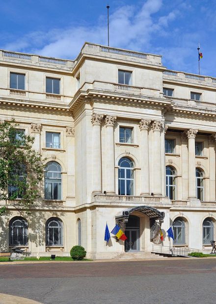 Art Museum (7546247288).jpg ...
