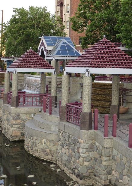 File:Truckee Riverwalk, Reno, Nevada ...