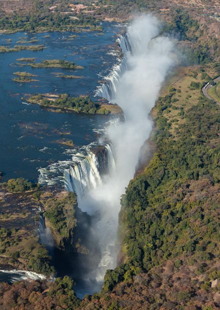 File:Cataratas Victoria, Zambia ...