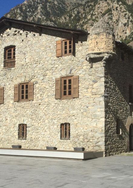 File:Casa de la Vall 2015-10.JPG ...