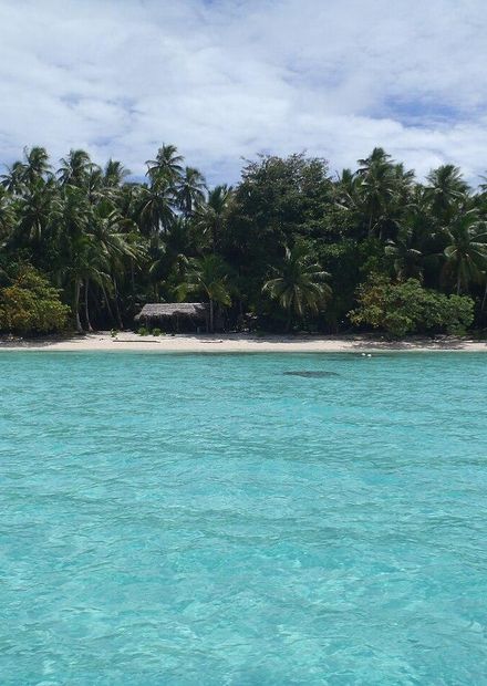 File:Inside the lagoon of Ant Atoll ...