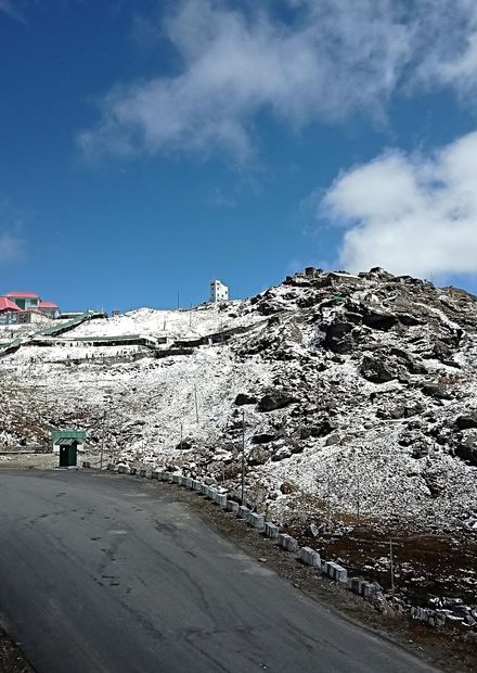 File:Nathula Pass in October.jpg ...