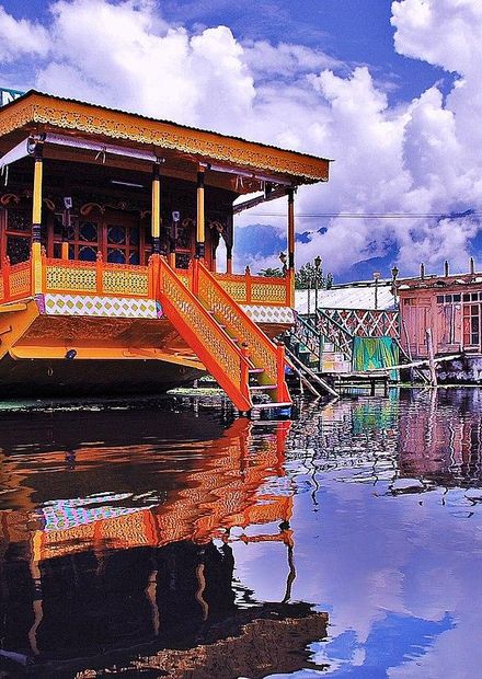 File:Houseboat- Dal Lake, srinagar ...
