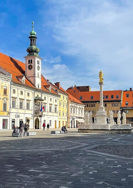 File:Maribor Town Hall square Slovenia ...