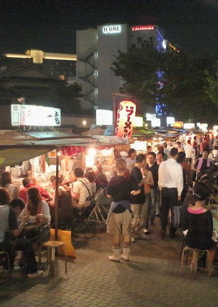 File:Nakasu-yatai.JPG - Wikimedia Commons