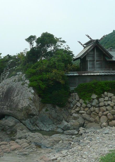 File:Ohmi Shrine Hyuga 2009 001.JPG ...