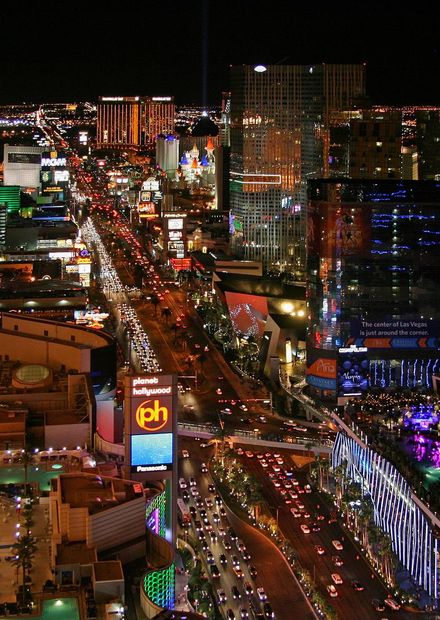 File:Las Vegas Strip at night, 2012.jpg ...