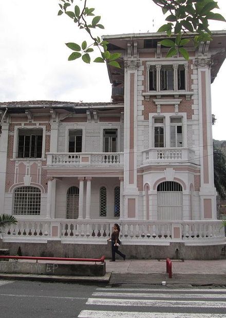 Archivo:Casa en el barrio Granada. Cll ...