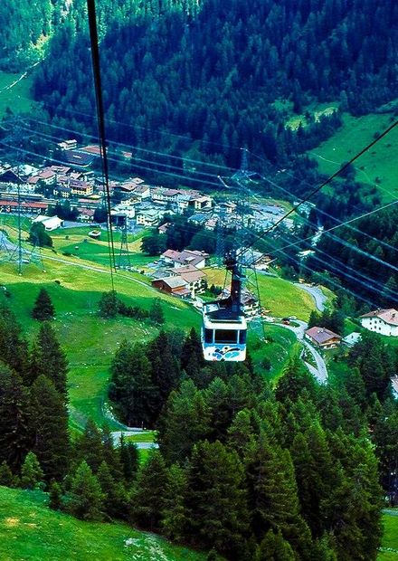File:St Anton Austria, Cable Car ...