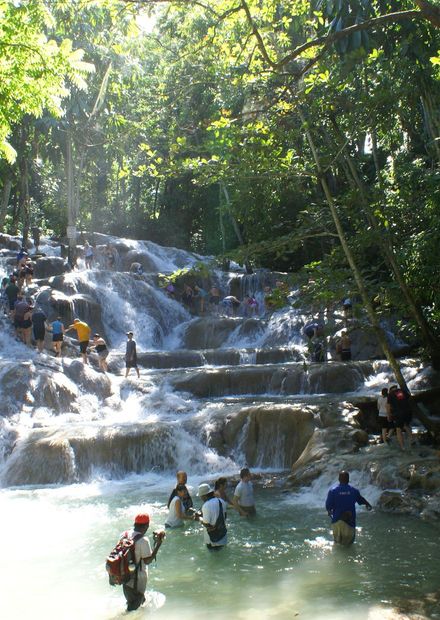File:Dunns River Falls climb.JPG ...