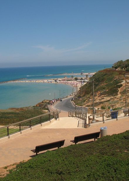 File:Beach of Netanya.jpg - Wikimedia ...