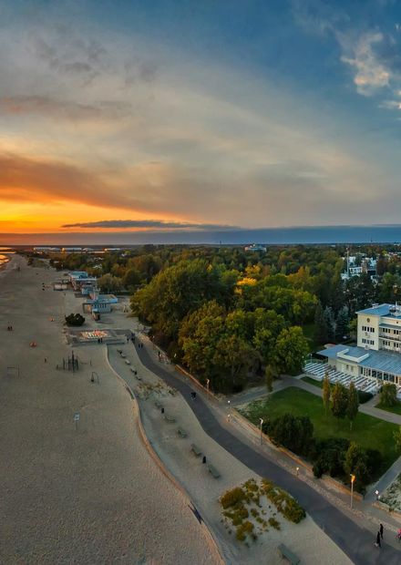 File:Sunset in Pärnu beach (1).jpg ...