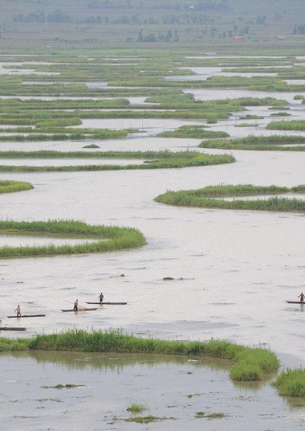 File:Loktak Lake Boat people Moirang ...