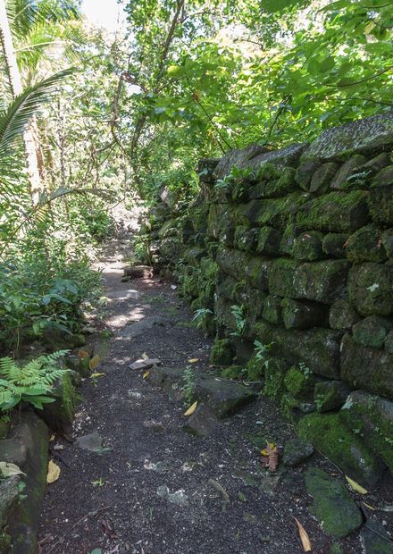 File:Lelu Ruins, Kosrae, Micronesia.jpg ...