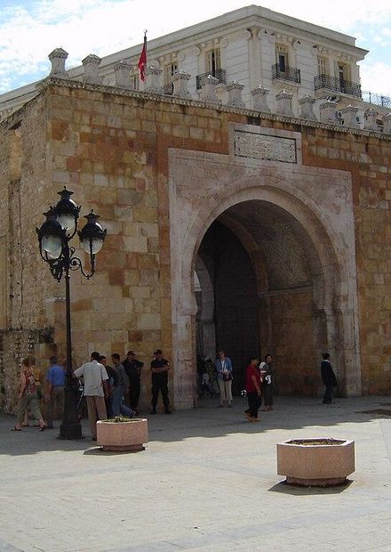 File:Tunis Bab El Bhar.JPG - Wikimedia ...