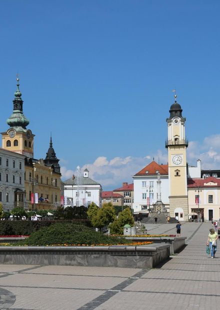 File:Banska Bystrica - SNP Square.jpg ...