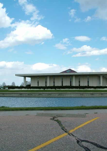 grand island stuhrmuseumpp.JPG ...