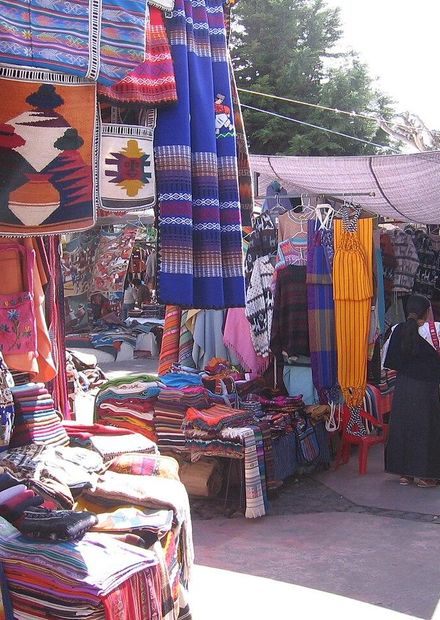 File:Otavalo market.JPG - Wikipedia