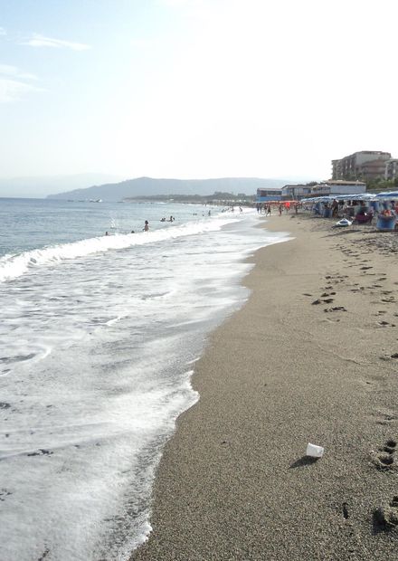 File:Catanzaro Lido Beach 1000 01.JPG ...