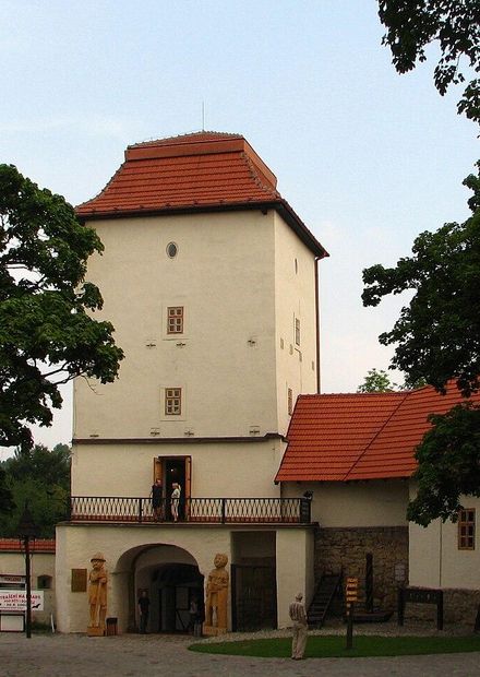 File:Silesian-Ostrava Castle.jpg ...