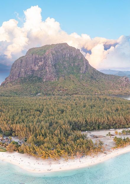 File:Le Morne Beach, the southwest tip ...