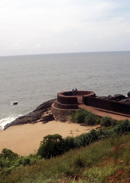File:Bekal-Fort-a-Seashore-view.JPG ...